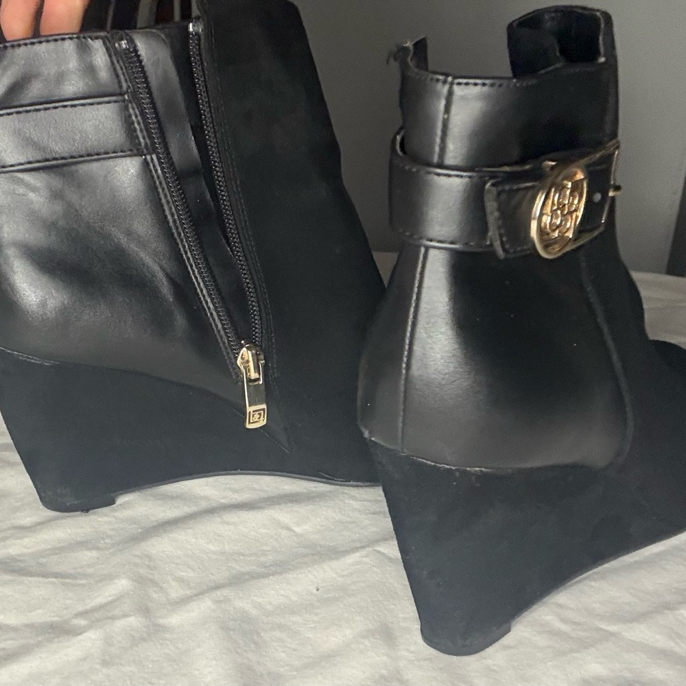 Elegant Black Ankle Boots - Picture 3 of 6